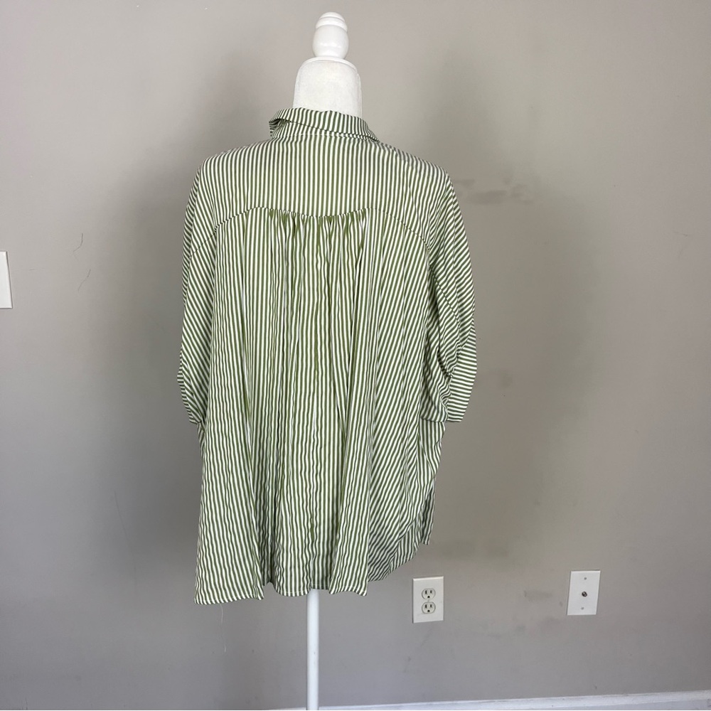 BUTTON UP OVERSIZED STRIPED SHORT SLEEVE TOP IN WHITE AND GREEN SIZE SMALL - Picture 10 of 16